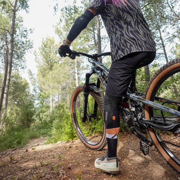 Genouilleres VTT WILD KNEE - Racer | D3O® Ultra-légère